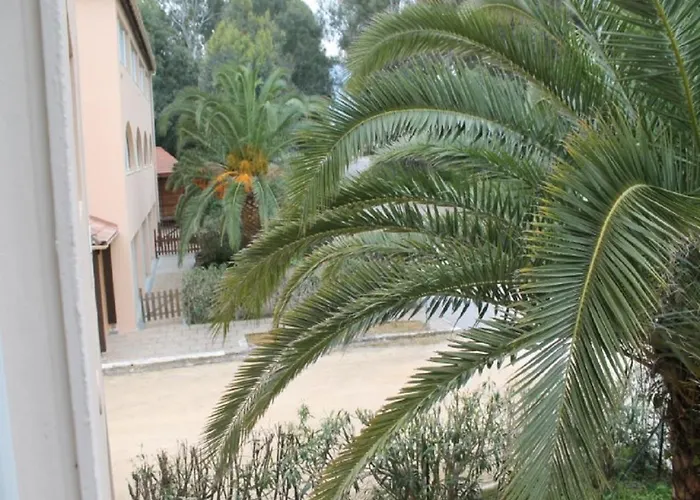 T2 Calvi entierement équipé à 150m de la plage.